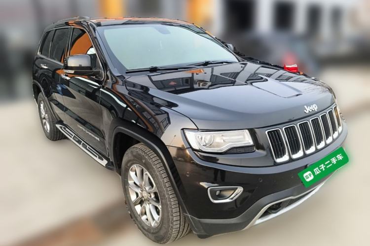Used Jeep Grand Cherokee 2014 3.0TD Diesel Comfort Navigation Version Front Right 45 Deg