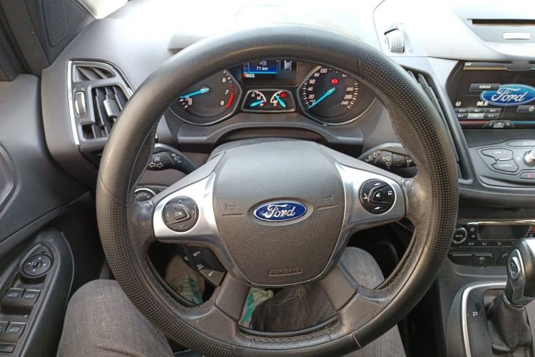Used Ford Kuga 2015 2.0L GTDi Four-Wheel-Drive Sport Model Steering Wheel