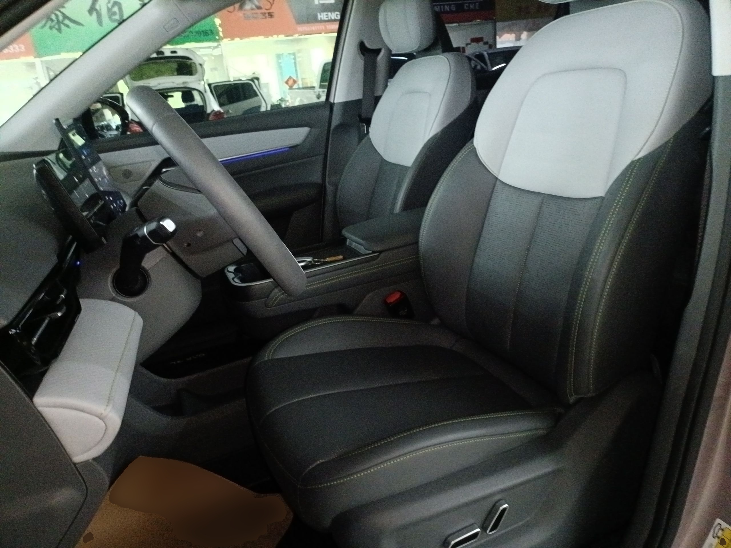 Переднее сиденье в автомобиле