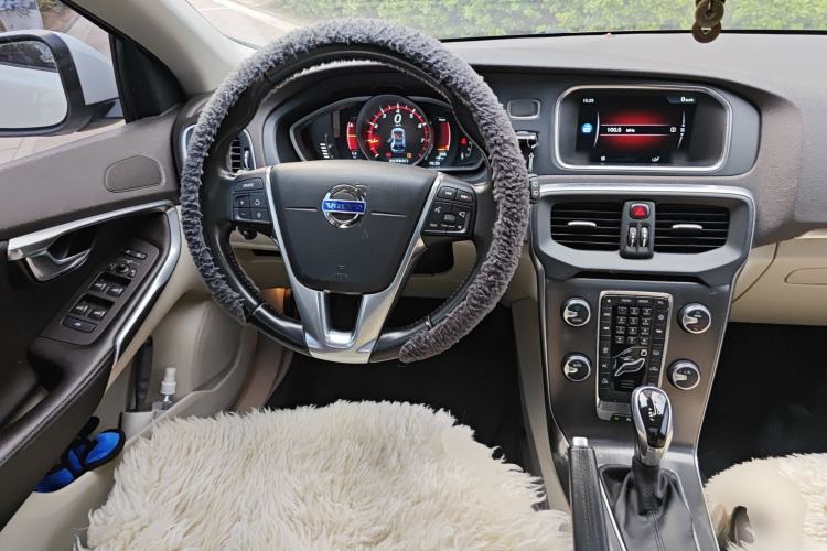 Used Volvo V40 2016 T3 Zhiyi Edition