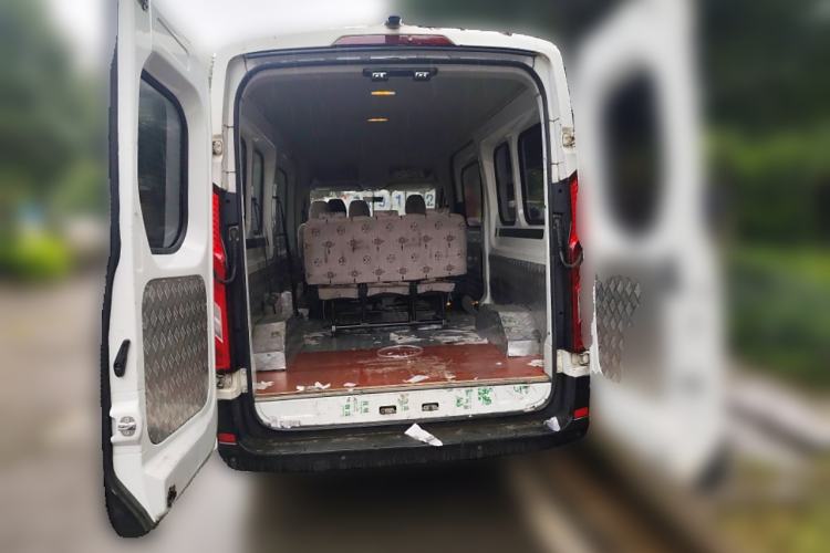 Used SAIC MAXUS Xintu V90 2019 2.0T Manual ZhiDuXing Rear-Drive Single-Tire Extended-Height Roof 7-Seater
