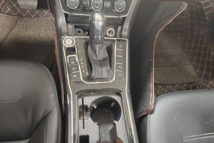 Used Volkswagen Passat 2016 330TSI DSG Prestige Edition Gear Lever