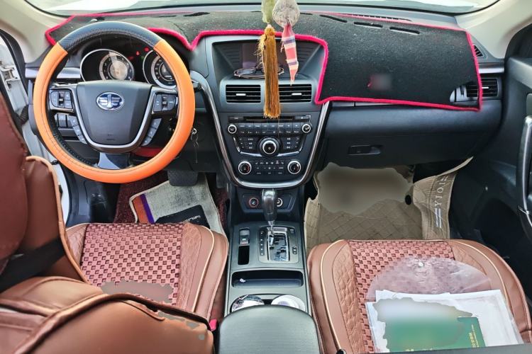 Used Bestune X80 2015 2.0L automatic luxury version Center Console