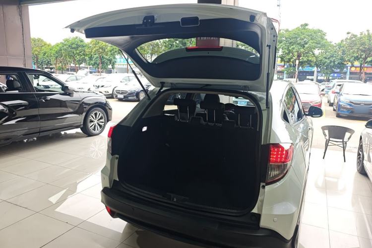 Used Honda Vezel 2020 1.5L CVT Pioneer Edition Trunk