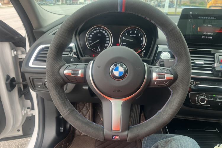 Used BMW 1 Series 2023 120i M Sport Night Edition Interior 2