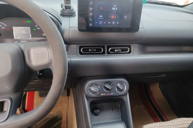 Used Wuling Hongguang New Energy 2025 Extended-Range Hybrid 50KM Comfort Version Audio And AC Panel