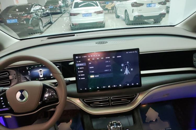 Used Denza D9 2022 DM-i 970 Four-Wheel Drive Prestige Model Center Console