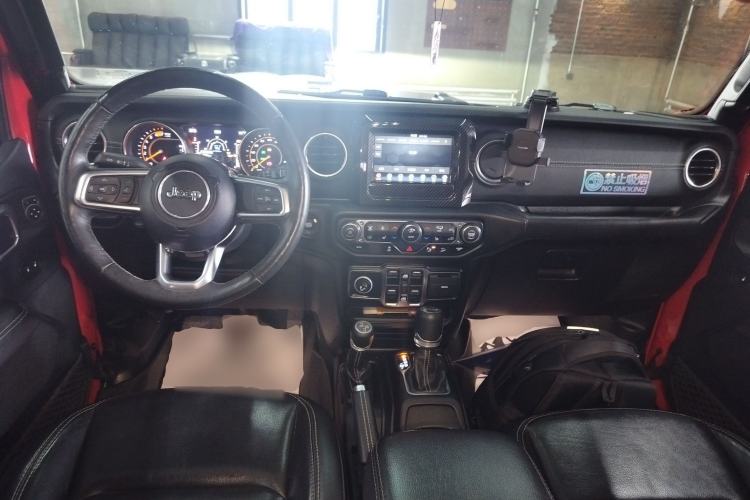 Used Jeep Wrangler 2019 2.0T Sahara Four-Door Version China VI Emission Standard Center Console