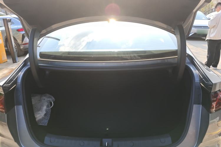 Used BYD Qin L 2025 DM-i Smart Drive 120KM Superior Model Trunk