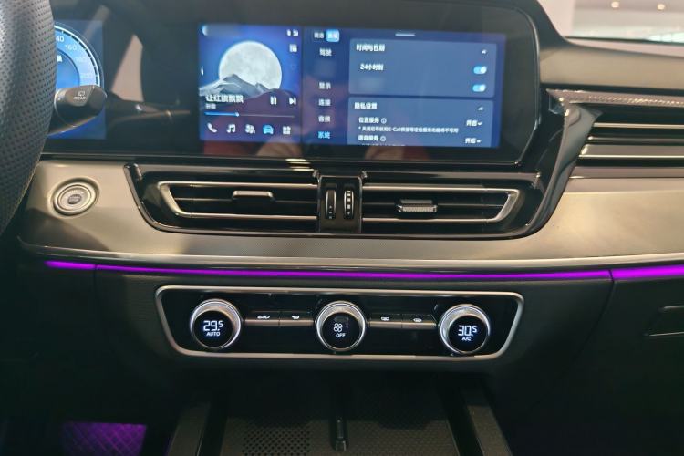 Used Hongqi HS5 2023 2.0T Qixiang Pro Edition Audio And AC Panel