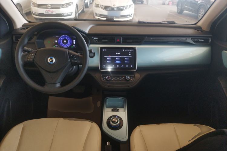 Used Brilliance Xinri i03A 2021 318 km 31.45 kWh Interior 2