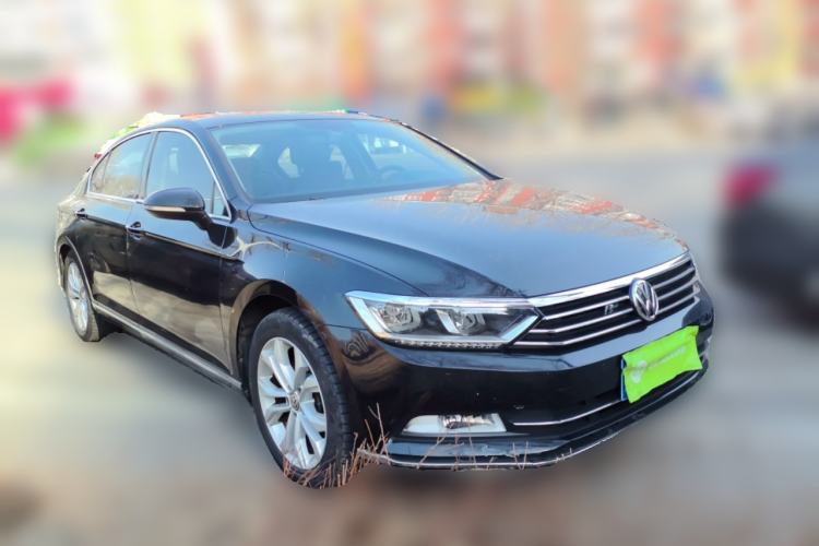 Used Volkswagen Magotan 2018 330TSI DSG Luxury Model Front Right 45 Deg