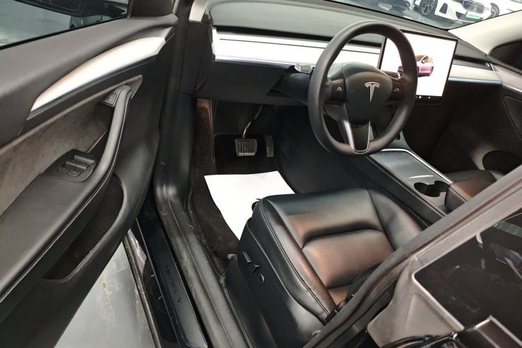 Used Tesla Model Y 2023 Long-Range All-Wheel-Drive Version
