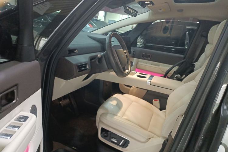 Used Li Auto MEGA 2024 Ultra Model
