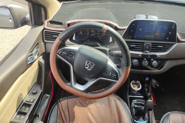 Used Baojun 310W 2017 1.5L Manual Fashion Model China V
