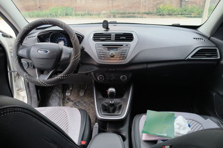 Used Ford Escort 2019 Revised Version 1.5L Manual "Quality Enjoyment" Trim (Tire Pressure Monitoring) China VI Standard Center Console