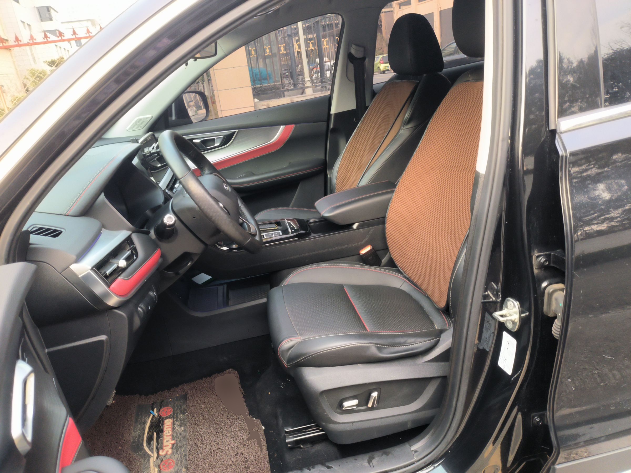 Переднее сиденье в автомобиле