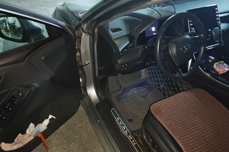 Used Toyota Avalon 2019 2.0L Luxury Edition China VI Standard Driver Seat