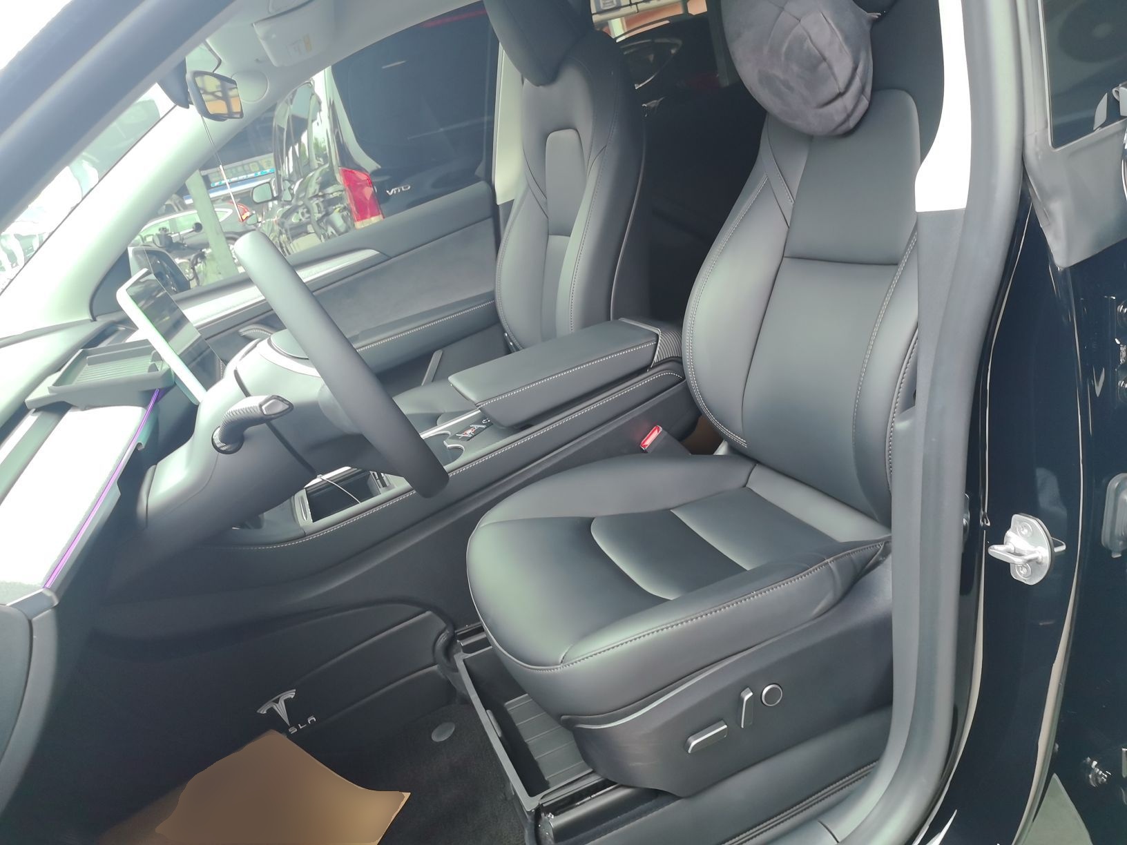 Переднее сиденье в автомобиле