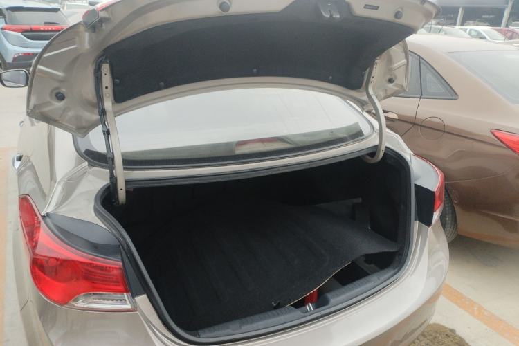 Used Hyundai Elantra (5th Generation / Langdong) 2012 1.6L Manual Leading Model