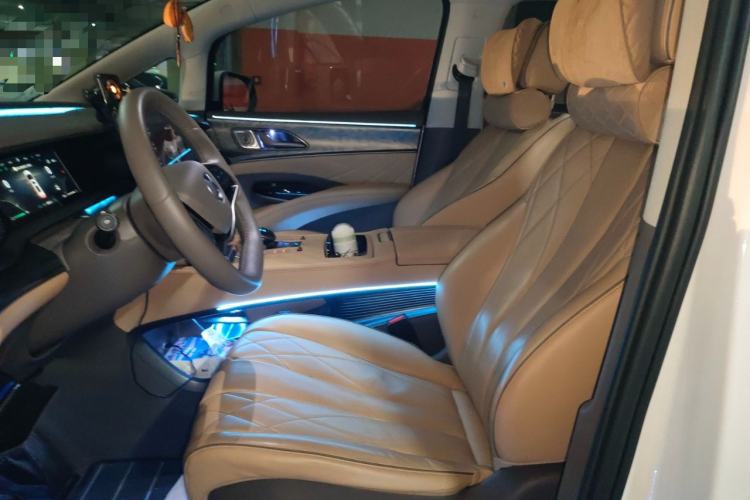 Used Denza D9 2022 DM-i 1040 Prestige Model