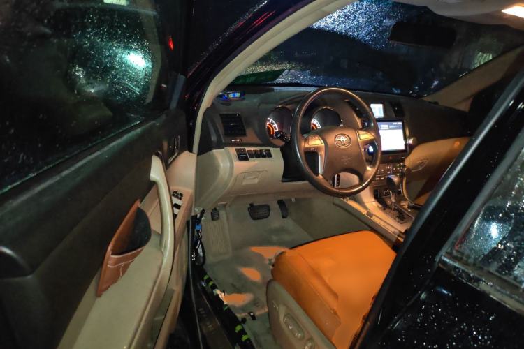 Used Toyota Highlander 2011 2.7L Two-Wheel Drive 7-Seater Luxury Edition Driver Seat