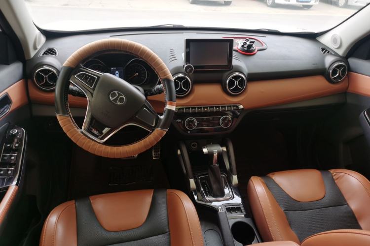 Used BAIC Senova X35 2016 1.5L Automatic Luxury Edition Center Console