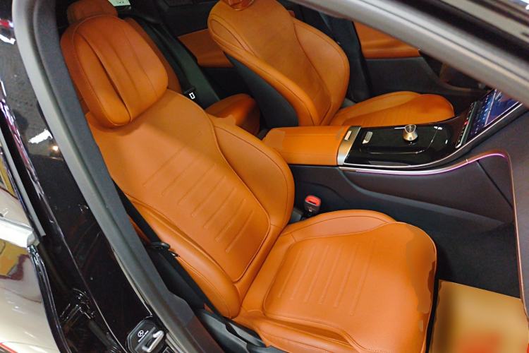 Used Mercedes-Benz GLC 2024 Facelifted GLC 260 L 4MATIC Luxury Version 5 Seats