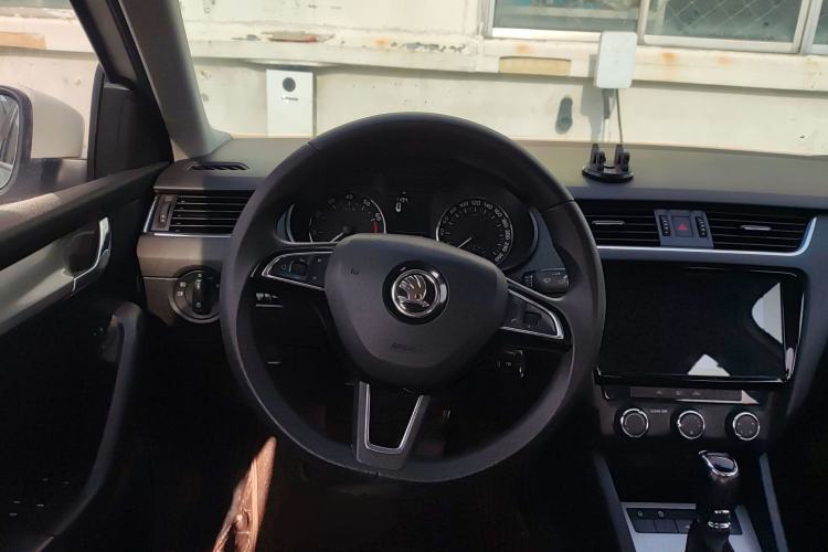 Used Skoda Octavia 2019 1.5L Automatic SmartDrive Comfort Edition China VI Standard
