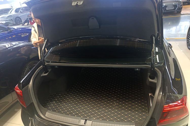 Used Volkswagen Magotan 2020 330TSI DSG Leading Model Trunk