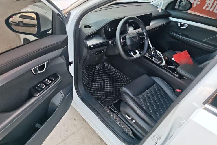 Used Wuling Asta 2022 2.0L DHT Electric-Speed Version Driver Seat