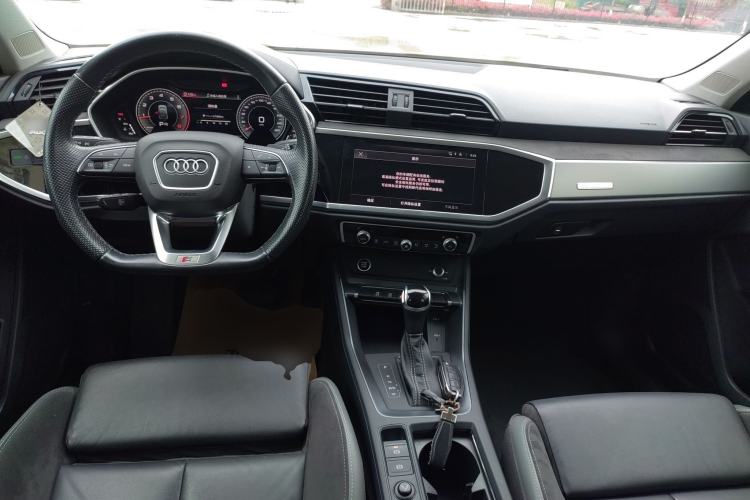 Used Audi Q3 Sportback 2023 40 TFSI Fashion Model Center Console