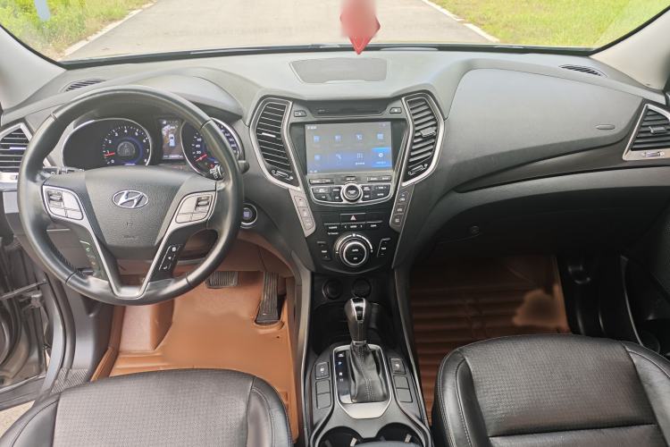 Used Hyundai Santa Fe Classic 2013 3.0L 4x4 Premium Edition 7-Seater Euro IV
