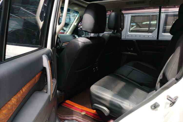 Used Mitsubishi Pajero 2018 3.0L Automatic Standard Edition Left Rear Seat