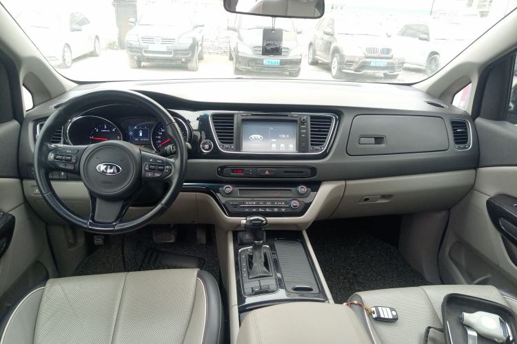 Used Kia Carnival 2015 2.2T Luxury Edition China IV Center Console