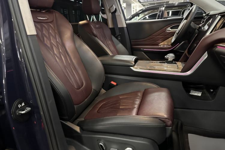 Used Hongqi HS7 2023 2.0T Automatic All-Wheel-Drive Flagship Edition Six Seats Right Front Seat