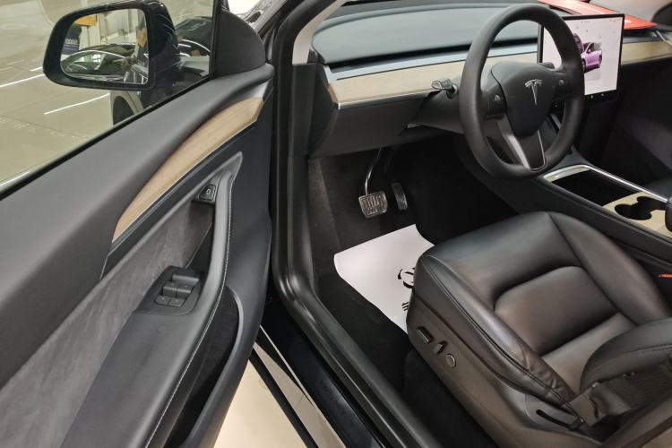 Used Tesla Model Y 2022 Long-Range All-Wheel-Drive Version