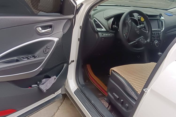 Used Hyundai Santa Fe 2017 2.0T Automatic Two-Wheel Drive Smart Version 7 Seats Driver Seat