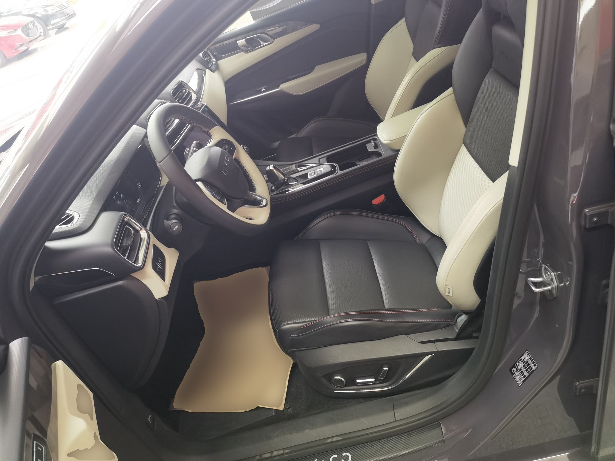 المقاعد الأمامية داخل السيارة