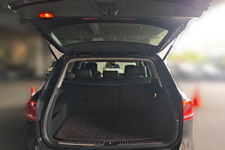 Used Volkswagen Touareg 2014 3.0 TSI New Edition Trunk