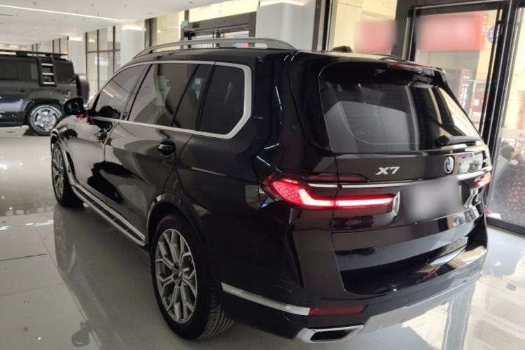 Used BMW X7 2024 xDrive40i Luxury Package – Leading Model Rear Left 45 Deg