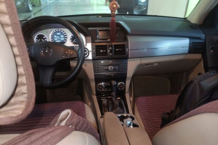 Used Mercedes-Benz GLK-Class 2011 GLK 300 4MATIC Fashion Model Center Console