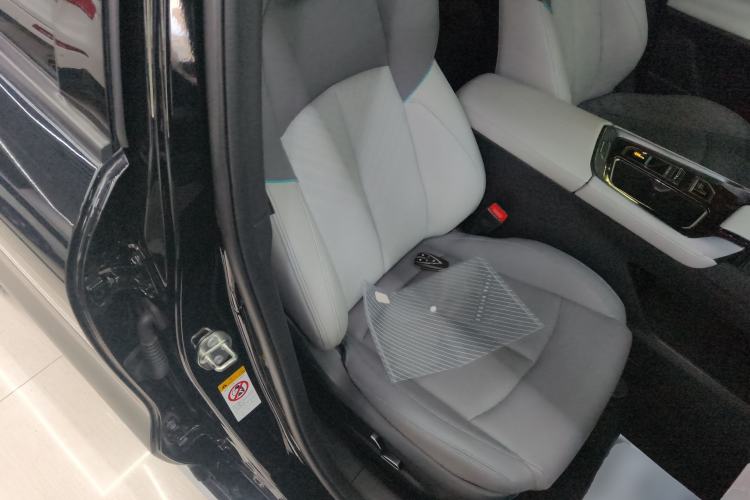 Used CHANGAN UNI-T 2023 2nd Generation 1.5T Flagship Version Right Front Seat