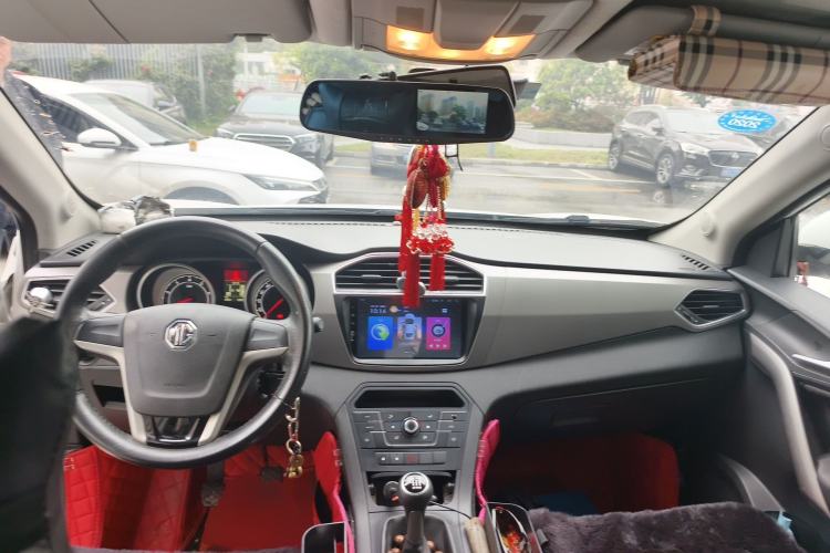 Used MG GS 2015 1.5TGI Manual Elite Edition Center Console