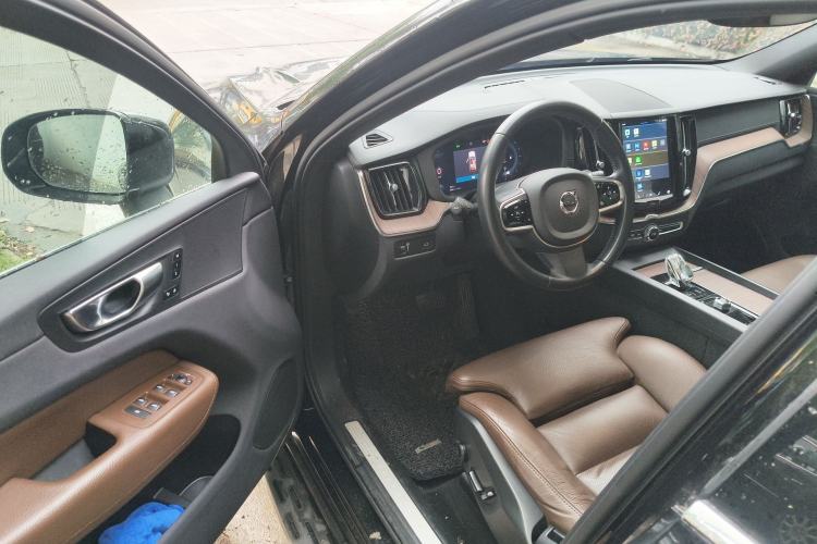 Used Volvo XC60 2022 B5 4x4 Smart Luxury Edition Interior 3