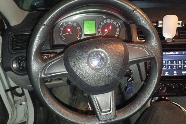 Used Skoda Rapid 2015 1.6L Manual Smart Selection Model
