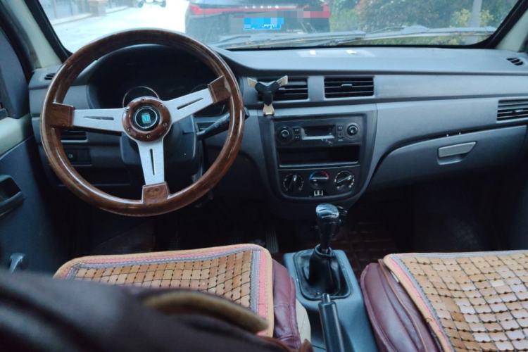 Used Wuling Zhiguang 2015 1.2L S Practical Model LSI Center Console