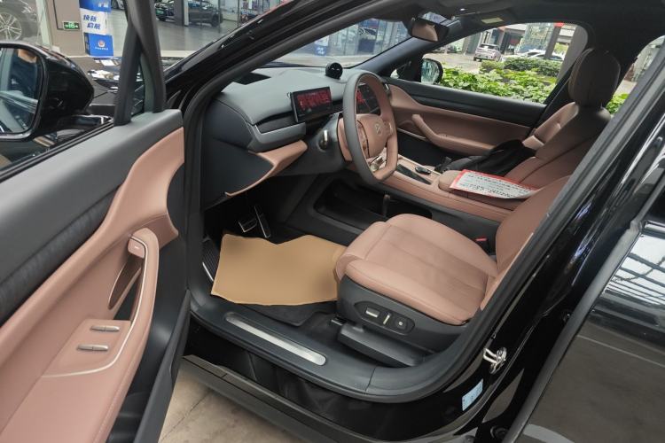 Used Nio ES8 2023 75 kWh Executive Edition Driver Seat