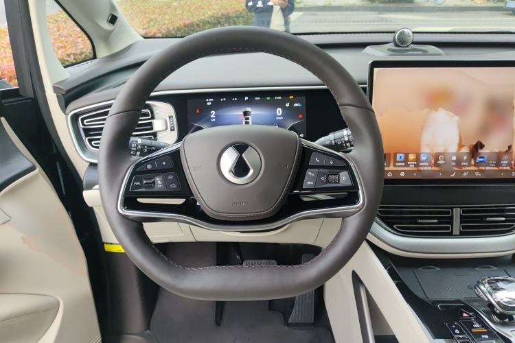 Used Denza D9 2024 DM-i 980 Four-Wheel Drive Flagship Model Steering Wheel