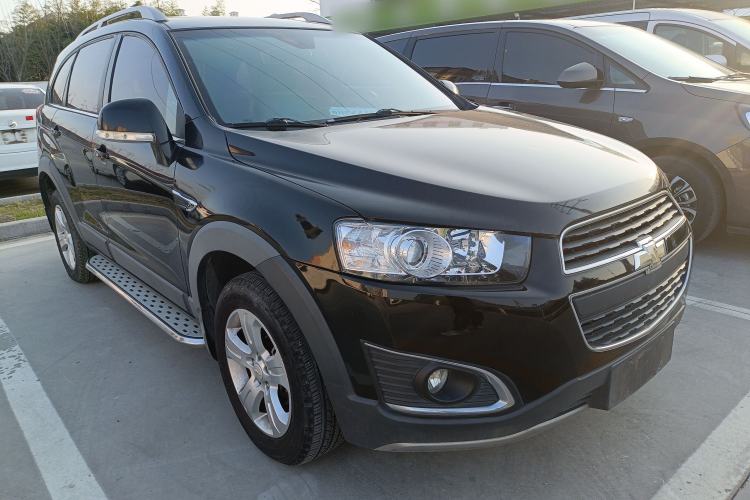 Used Chevrolet Captiva 2015 2.4L Two-Wheel Drive Urban Version 5 Seats Front Right 45 Deg